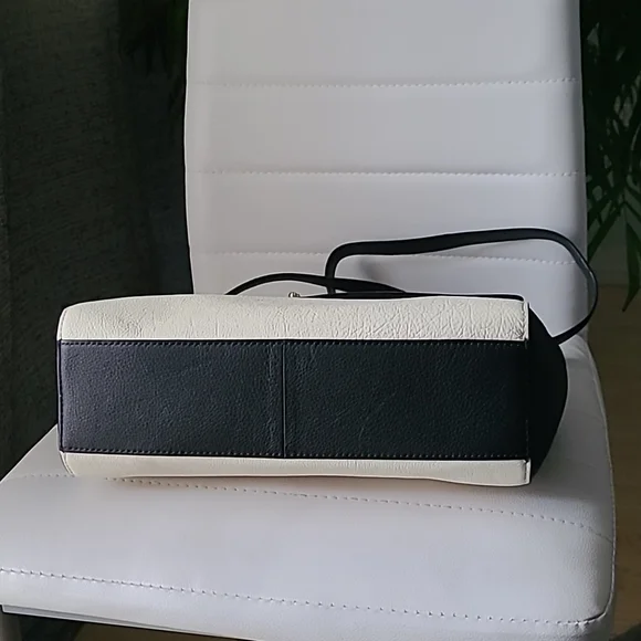 Talbots Elegant Black and White Leather Crossbody/Handbag ❤️ - Picture 3 of 8